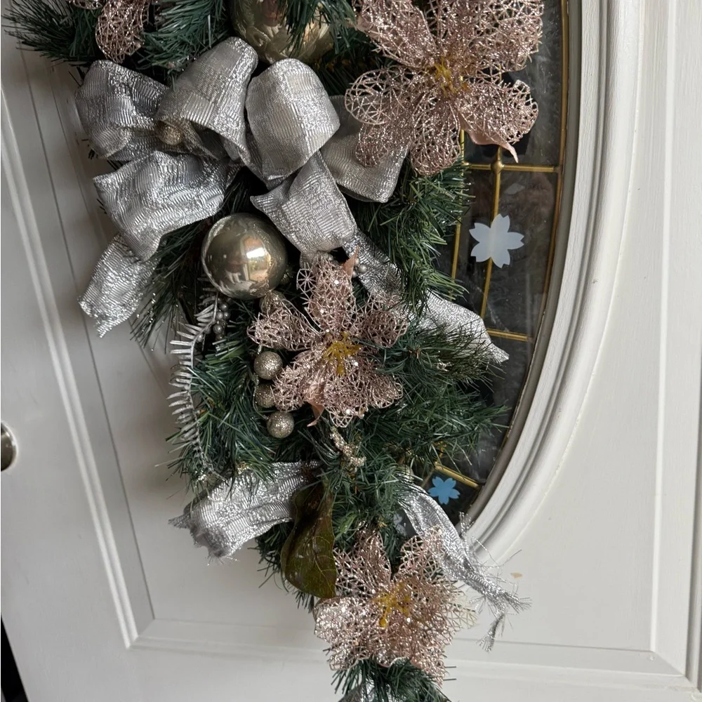 Home interiors artificial Christmas teardrop swag - champagne with silver